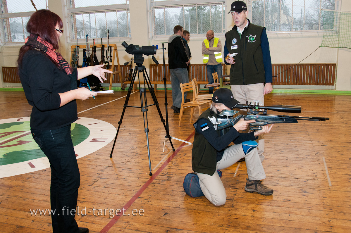 ... ja põlvelt laskmise sundasendit